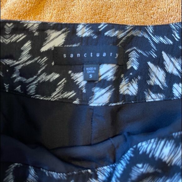 ANTHROPOLOGIE SANCTUARY  Black & White Shorts.Sz S - Picture 8 of 13